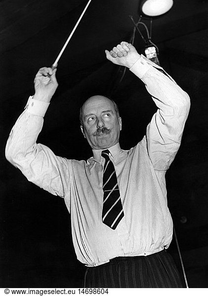 Boult  Adrian Cedric  8.4.1889 - 22.2.1983  brit. Dirigent  Halbfigur  dirigierend  1940er Jahre