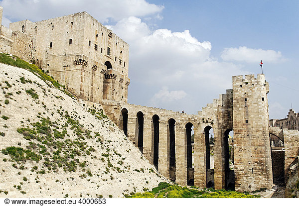 Brücke zur Zitadelle  Aleppo  Syrien  Naher Osten  Asien