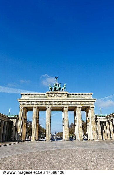 Brandenburger Tor mit Textfreiraum Copyspace in Berlin  Deutschland  Europa