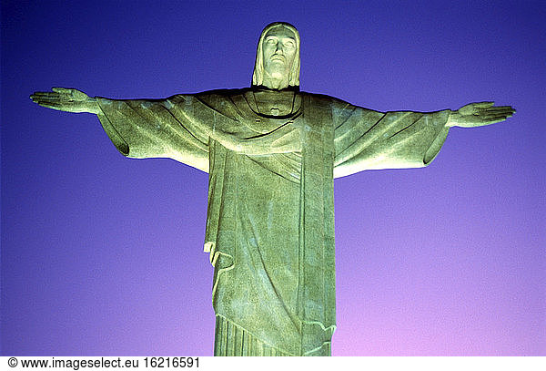 Brasilien  Cristo  Rio  Statue von Jesus Christus  tiefer Blickwinkel