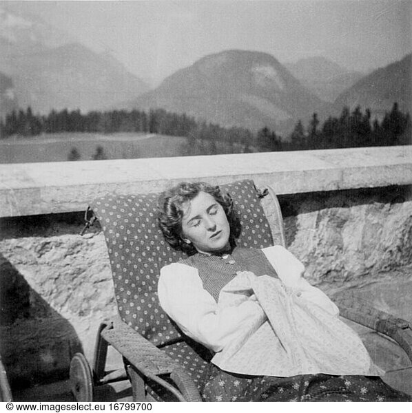 Braun  Eva from 1932 Hitler’s lover and from
29.4.1945 his wife Munich 6/2/1912 – (suicide) Berlin
30/4/1945. Eva Braun in a deck-chair on the terrace of the Berghof (Obersalzberg). Photo  undat.
(From Eva Braun’s photo album).
