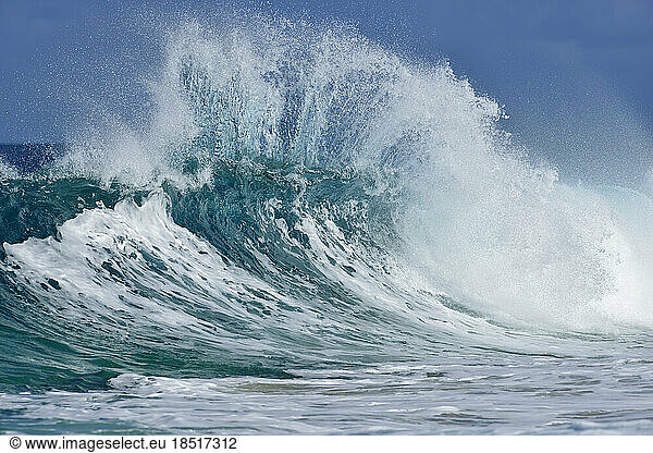 Breaking wave of Pacific Ocean