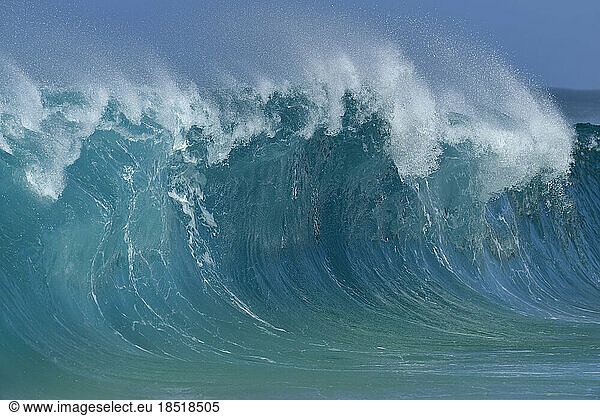 Breaking wave of Pacific Ocean