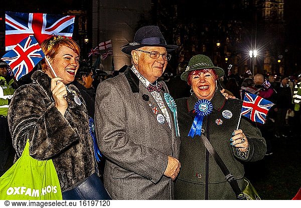 Brexit-Befürworter feiern den Austritt Großbritanniens aus der Europäischen Union auf dem Parliament Square in London  UK. Die Veranstaltung wurde von der parteiübergreifenden Gruppe Leave means leave organisiert.
