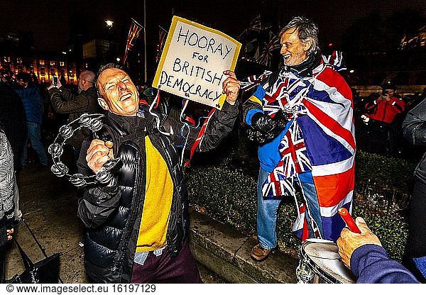 Brexit-Befürworter feiern den Austritt Großbritanniens aus der Europäischen Union auf dem Parliament Square in London  UK. Die Veranstaltung wurde von der parteiübergreifenden Gruppe Leave means leave organisiert.