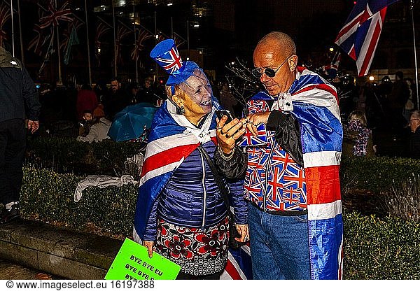 Brexit-Befürworter feiern den Austritt Großbritanniens aus der Europäischen Union auf dem Parliament Square in London  UK. Die Veranstaltung wurde von der parteiübergreifenden Gruppe Leave means leave organisiert.