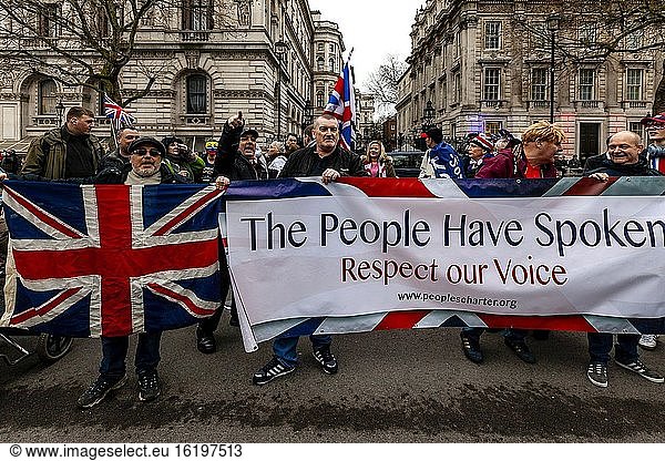 Brexit-Befürworter feiern den Austritt Großbritanniens aus der Europäischen Union  Whitehall  London  UK.