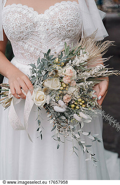 Bride in a wedding dress holding a wedding bouquet