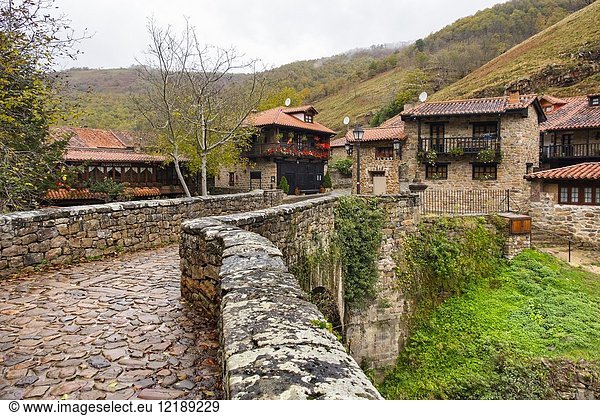 Bridge over Argoza river. Rural Village of Barcena Mayor Los Tojos. Saja Natural Park  Saja-Nansa  Cantabria  Spain Europe.