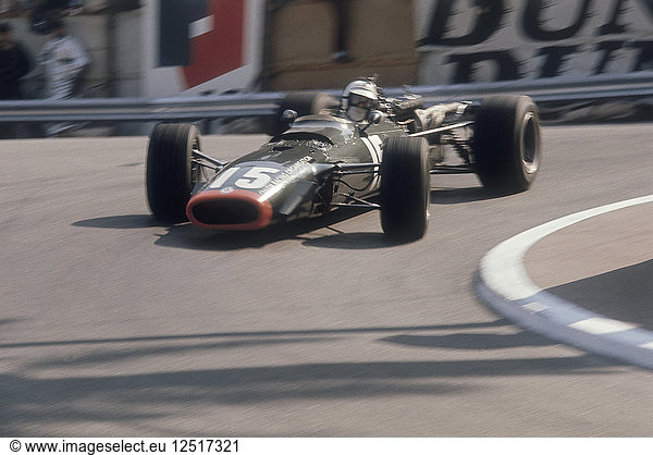 BRM von Dickie Attwood beim Einfahren in eine Kurve  Großer Preis von Monaco  1968. Künstler: Unbekannt