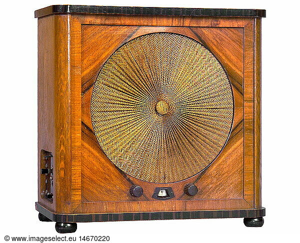 broadcast  radio  radio sets  type  Loewe typ EB 100  Germany  1930  technic  technics  historic  historical  clipping  receiver  walnut case  wooden  wood  design  1930s  20th century