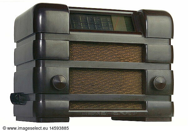 broadcast  radio  radio sets  type  typ Blaupunkt Super 3W4  Germany  1933  technic  technics  historic  historical  clipping  1930s  design  Bakelite case  produced by Ideal Werke AG  Berlin  Superhet  20th century