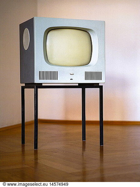 broadcast  television  TV set  typ Braun HF 1  Germany  1958  technic  technics  invention  historic  historical  1950s  designed by Herbert Hirche  43 cm screen diagonal  Made in Germany  parqÃ¼t  type  sets  20th century