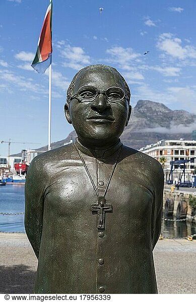 Bronzestatue of Desmond Tutu  South African clergyman and human rights activist  Alfred and Victoria Waterfront  Cape Town  Western Cape  South Africa  Africa