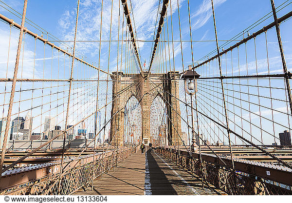 Brooklyn Bridge gegen den Himmel in New York City