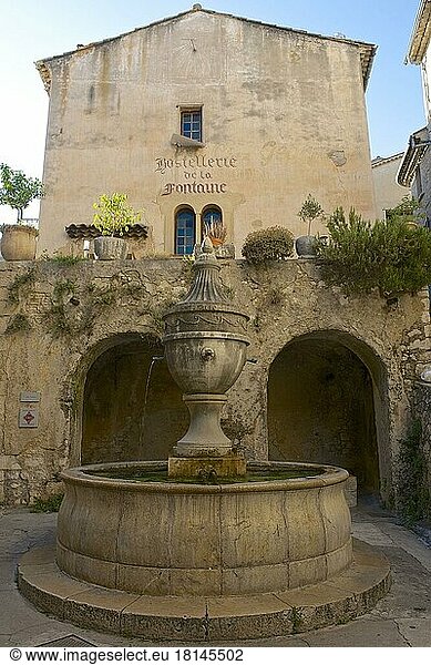 Brunnen in Saint Paul de Vence  Cote d'Azur  Alpes-Maritimes  Provence-Alpes-Cote d'Azur  Frankreich  Europa
