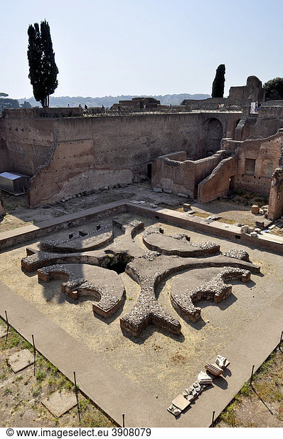 Brunnenanlage im Cortile Inferiore  Domus Augustana  Palatin  Rom  Latium  Italien  Europa