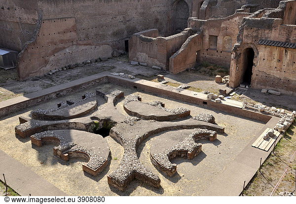 Brunnenanlage im Cortile Inferiore Domus Augustana Palatin Rom Latium Italien Europa