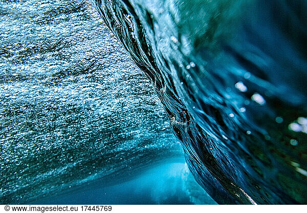 Bubbles and waves undersea