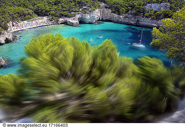 Bucht der Insel Menorca im Sommer