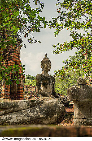 Buddha image in Wat Mahathat temple