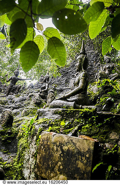 Buddhistische Statuen im Geheimen Buddha-Garten  Koh Samui  Thailand