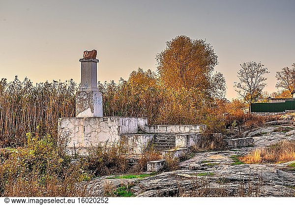 Buky-Schlucht und Hirskyi Tikych-Fluss  eines der Naturwunder der Ukraine  im Herbst.