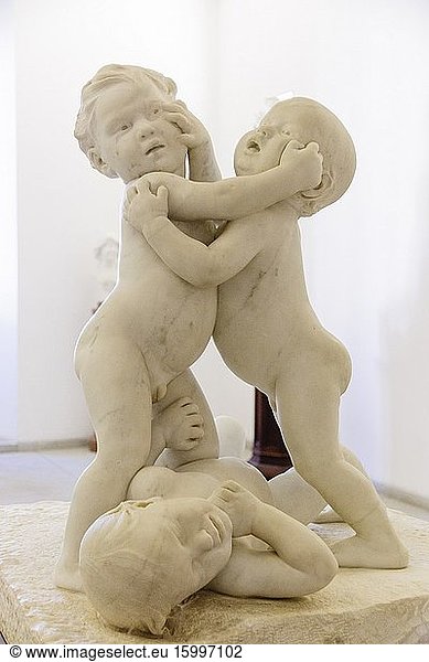 Bulha  escultura en marmol  obra de Antonio Teixeira Lopes  1910  museo de Evora  Evora  Alentejo  Portugal  europa.