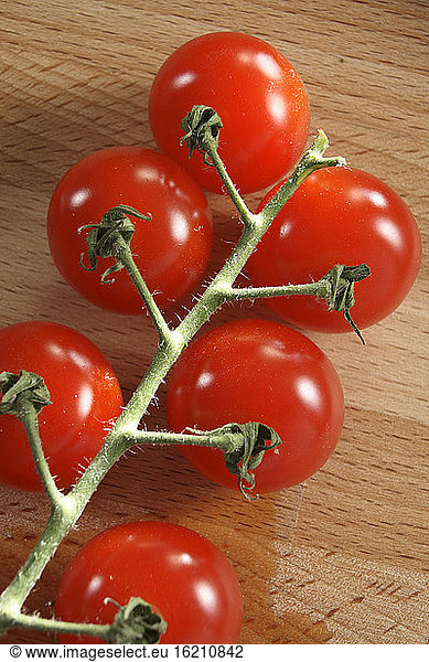 Bunch tomatoes  close-up