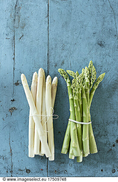 Bundles of white and green asparagus