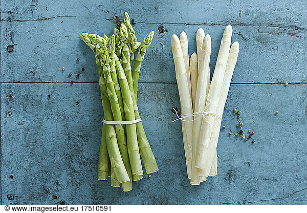 Bundles of white and green asparagus