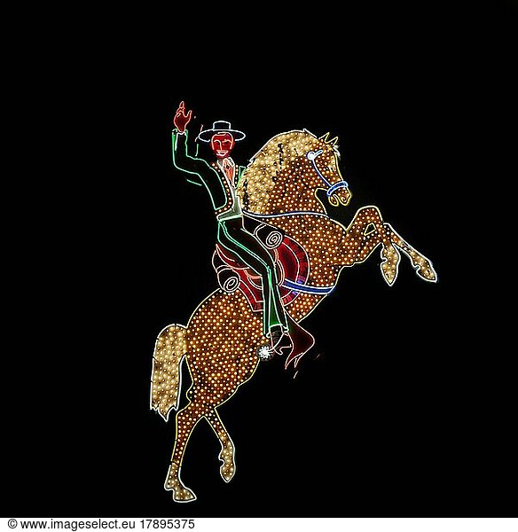 Bunte Leuchtreklame  Neonlichter in der Nacht formen Pferd und Reiternischer Reiter winkt  Pferd steigt  Bokeh  Fremont Street  Las Vegas  Nevada  USA  Nordamerika