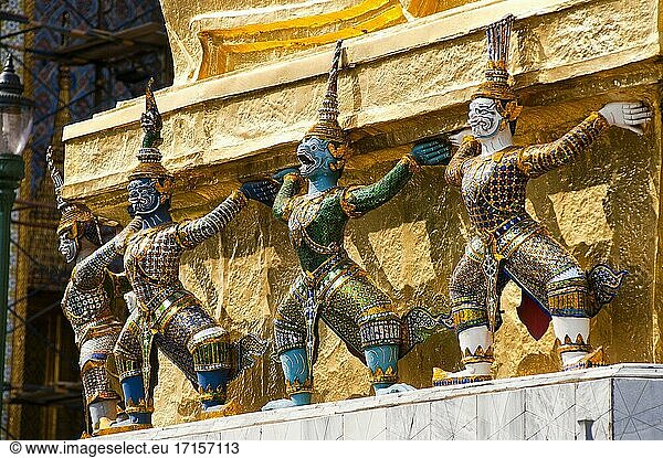 Bunte Wächterstatue in Nahaufnahme  Grand Palace  Bangkok  Thailand  Südostasien  Asien