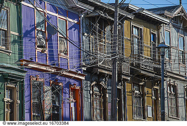 Bunte Wohnhäuser in Valparaiso in Chile