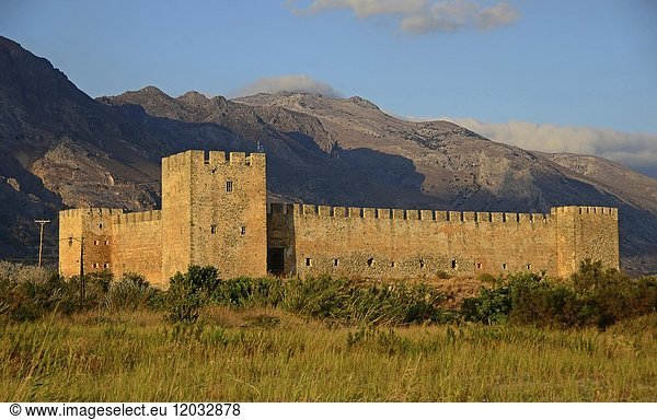 Burg Frangokastello im Abendlicht  Frangokastello  Sfakion  Kreta  Griechenland  Europa