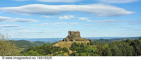 Burg Murol  Regionaler Naturpark Volcans d?Auvergne  Puy de Dome  Auvergne Rhone Alpes  Frankreich  Europa