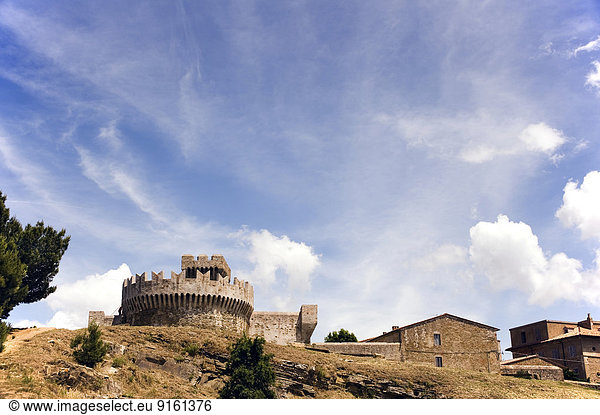 Burg von Populonia aus dem 15. Jh. im Golf von Baratti Etrusker-Ausgrabungsstätte Populonia Provinz Livorno Toskana Italien