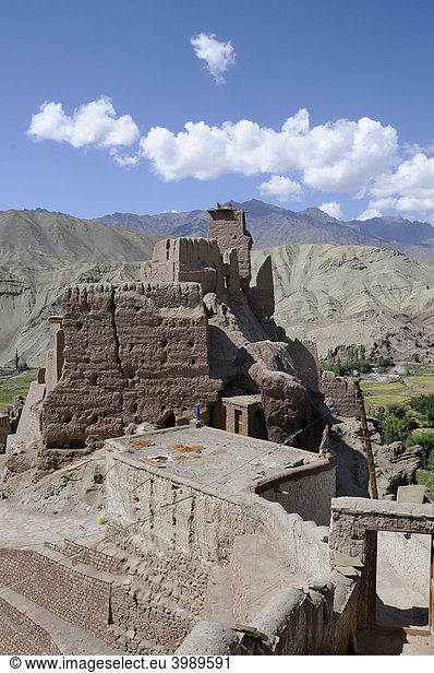 Burgruine und Kloster im Industal Basgo Ladakh Indien Himalaja Asien