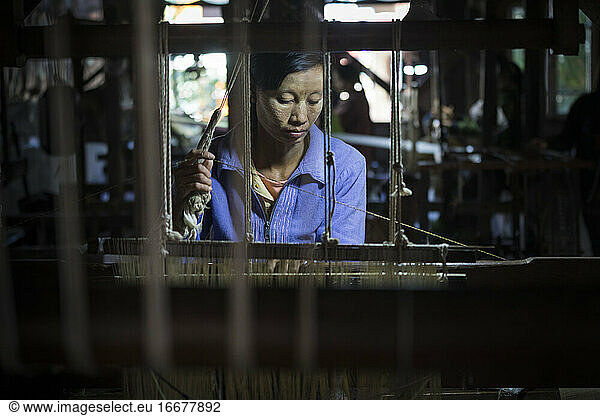 Burmese woman weaving on loom  Lake Inle  Myanmar