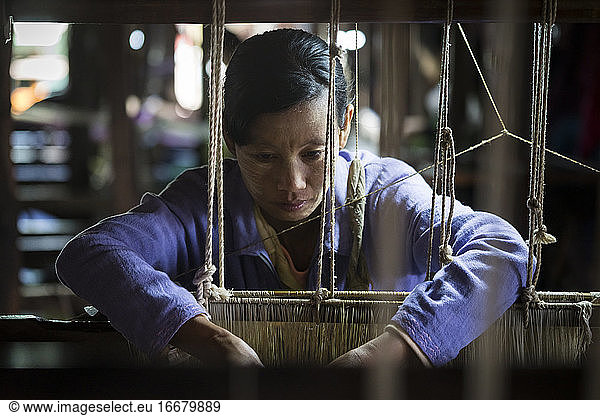 Burmese woman weaving on loom  Lake Inle  Myanmar