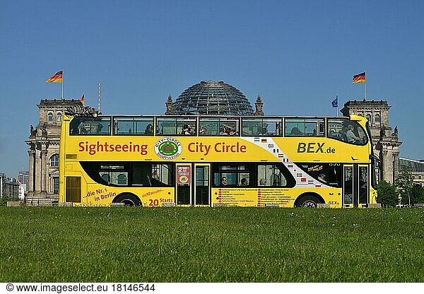 Bus  Stadtrundfahrt  Reichstag  Tiergarten  Berlin  Deutschland  Europa