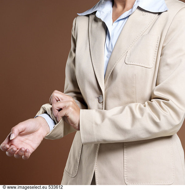 Businesswoman close-up rolling up sleeves