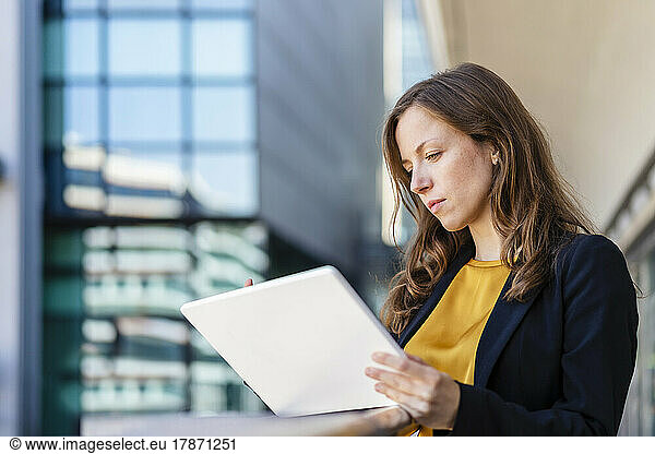 Businesswoman with brown hair using tablet PC