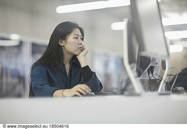 Businesswoman working on computer in an office  Freiburg im Breisgau  Baden-Württemberg  Germany
