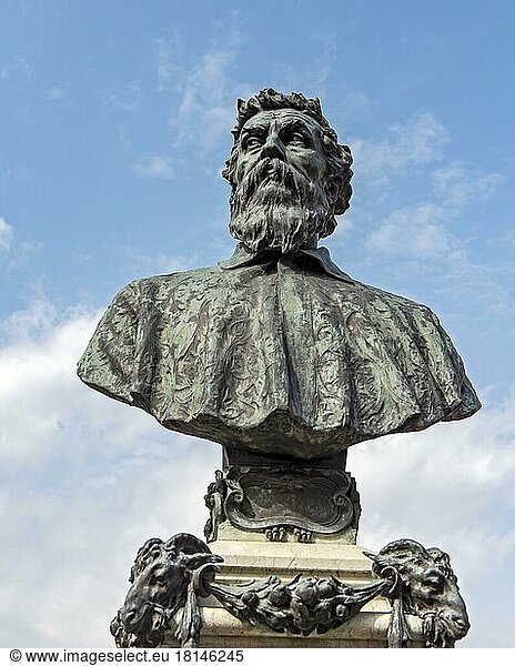 Bust Statue of Goldsmith Benvenuto Cellini  Ponte Vecchio  Florence  Italy  Europe