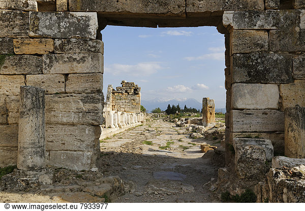 Byzantinisches Tor und Arkadenstraße  antike Stadt Hierapolis