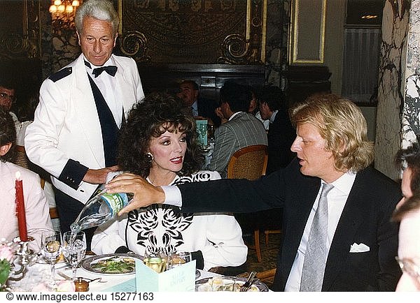 C  Collins  Joan  * 23.5.1933  brit. Schauspielerin  Halbfigur  mit 4. Ehemann Peter Holm  NIP  in Restaurant  1985 / 1986