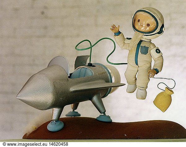 C  SG hist.  Rundfunk und Fernsehen  Fernsehserie  'Unser SandmÃ¤nnchen'  DDR 1959 - 1990  Ostdeutschland  als Kosmonaut  um 1970