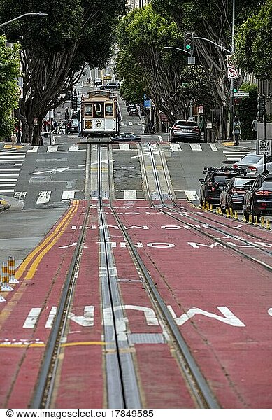 Cable Car  historic tram  Pine and Powell Streets  San Francisco  California  USA  North America