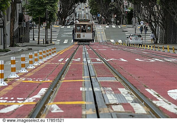 Cable Car  historic tram  Pine and Powell Streets  San Francisco  California  USA  North America